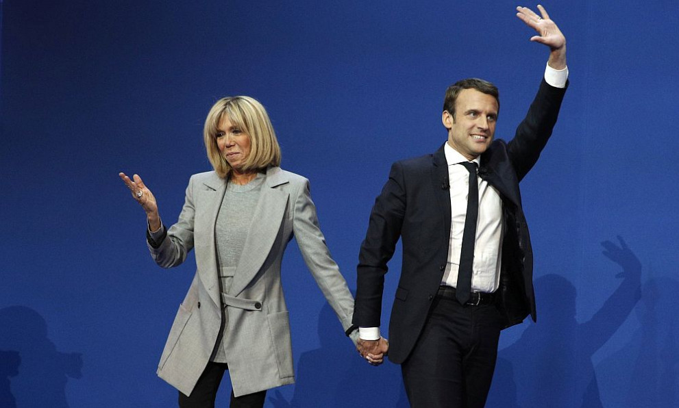 Кандидатът за президент на Франция - центристът Еманюел Макрон и съпругата му Бриджит