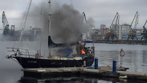 Яхта пламна на Морска гара