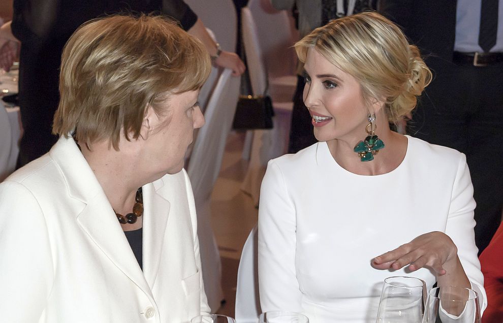 Иванка Тръмп, дъщерята на президента на САЩ Доналд Тръмп, участва заедно с германския канцлер Ангела Меркел в среща на върха 