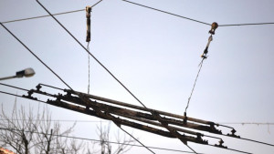 Демонтират елементи от бракуваната тролейбусна мрежа