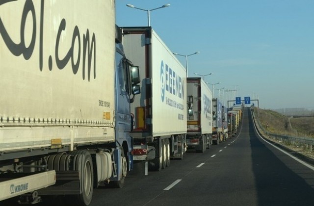Поради ремонтна дейност гръцките гранични власти на ГКПП - Промахон ще пропускат влизащи в България камиони на едно трасе