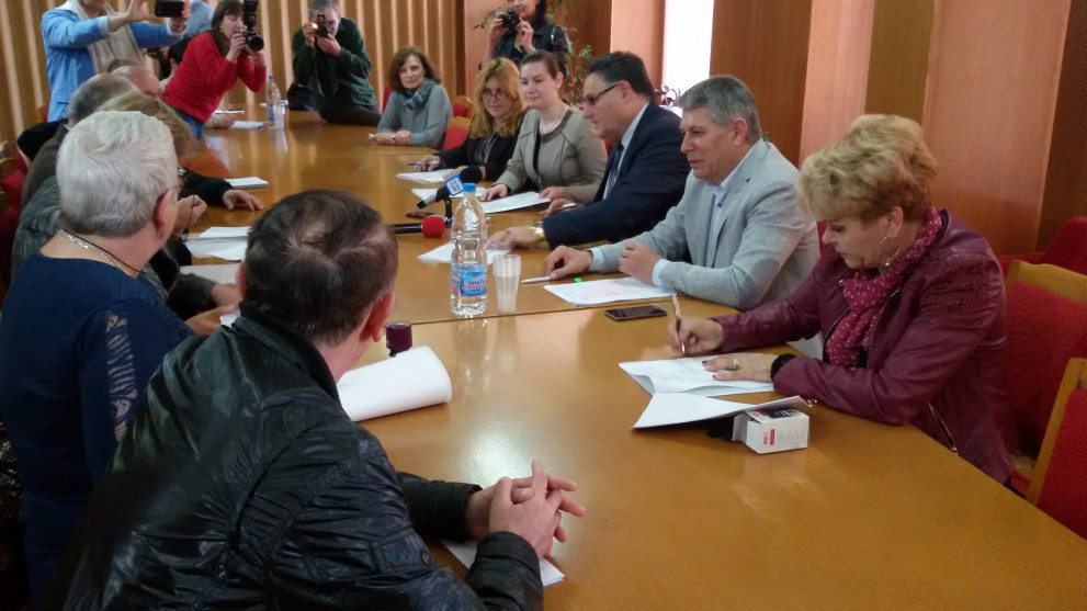 Подписаха колективния трудов договор с учителите в Шумен