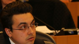 Момчил Неков