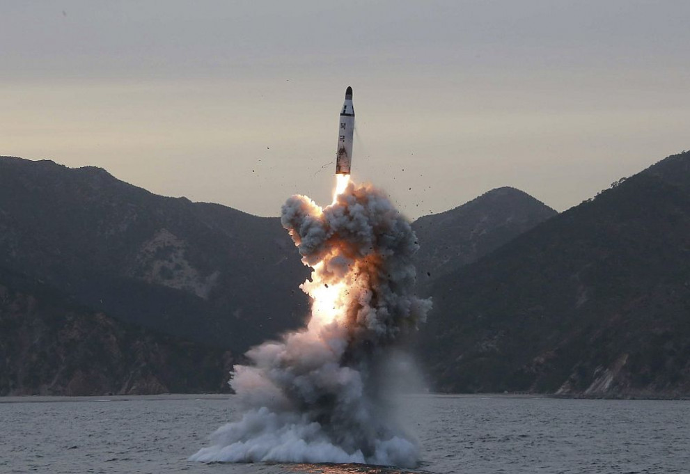 Северна Корея е изстреляла балистична ракета край източния си бряг,