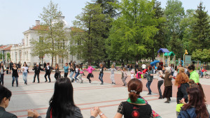 Хора и латино танци в Търговище