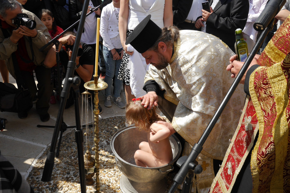 8 деца приеха християнството по време на масово кръщение в Плиска