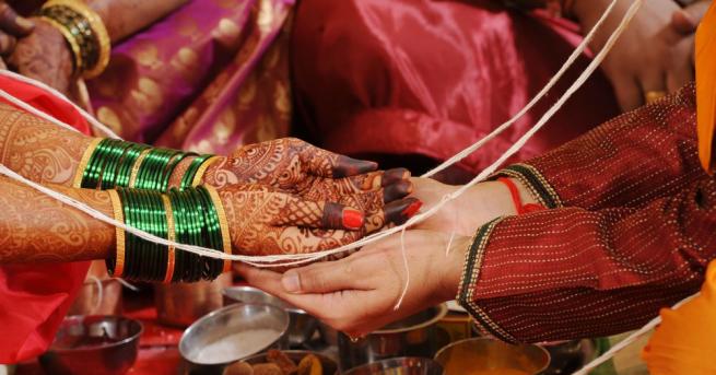 Индийски милионер плати сватбите на 261 осиротели булки, останали без