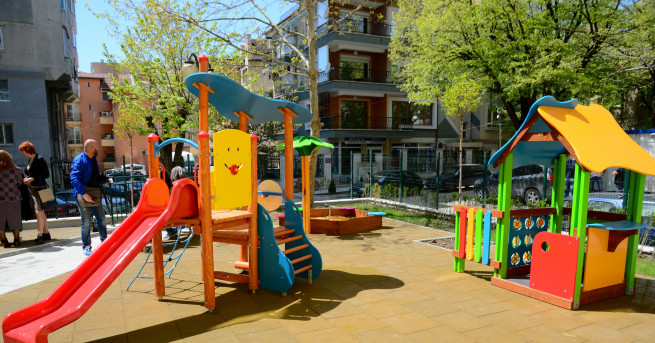 Нова програма на Социалното министерство предвижда да осигури детегледачи и