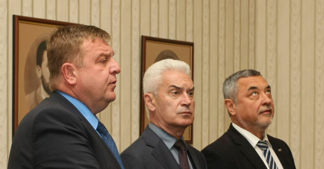 Лидерът на Атака Волен Сидеров поиска оставката на Красимир Каракачанов