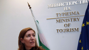 Николина Ангелкова биография