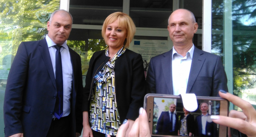 Мая Манолова се срещна с бившия вече обществен защитник на Бургас Таню Атанасов и с неговия приемник юристът Тодор Стамболиев.