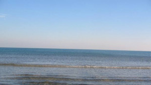 спокойно море бряг