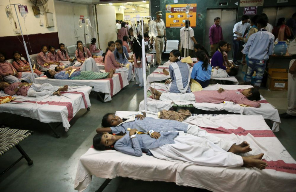 Над 200 индийски ученички в болница след изтичане на газ