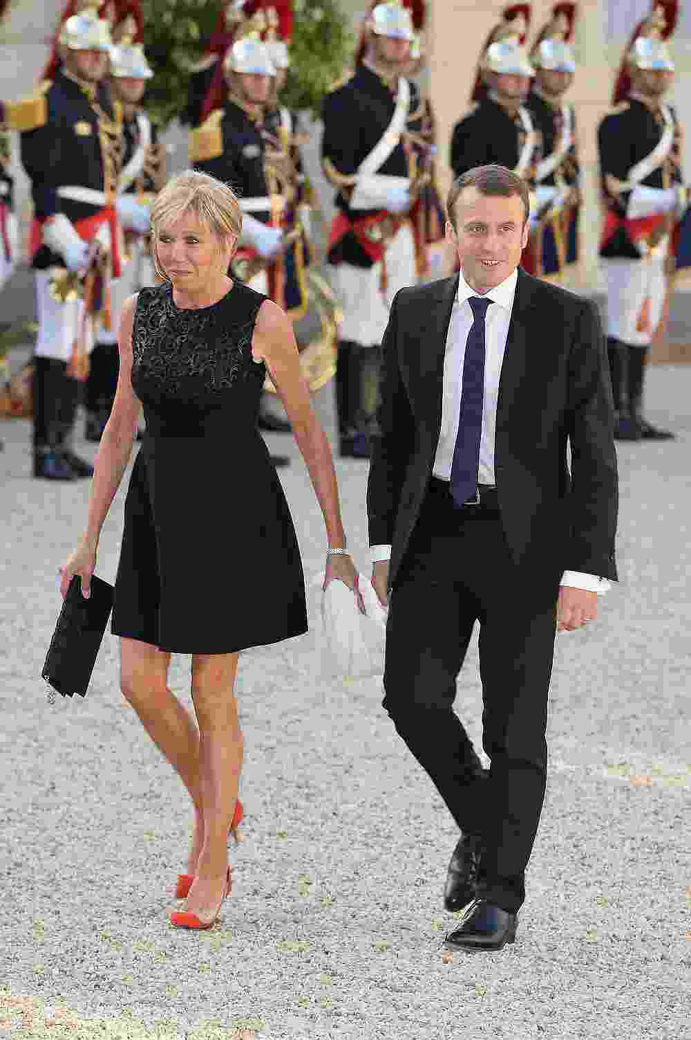 У президента франции макрона есть дети. Франции Брижит Макрон. Жена президента Франции Макрона. Брижит Макрон Тронье. Эммануэль Макрон и Бриджит Тронье.