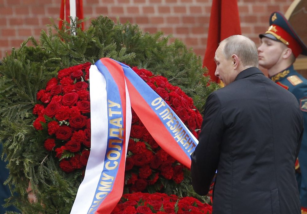 Механизираната част на парада започна с появата на легендарния танк Т-34. След него преминаха още над 100 единици наземна бойна техника - бронирани автомобили Тигър, Тайфун-К и Тайфун-У, бойни машини на пехотата, модерни танкове като Т-14 Армата и Т-72, артилерийски и ракетни комплекси. Авиацията не участва в парада на Червения площад поради неблагоприятни метеорологични условия.