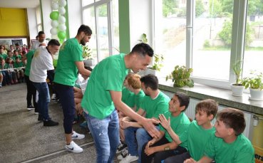 Домусчиев похвали звездите за социалната ангажираност