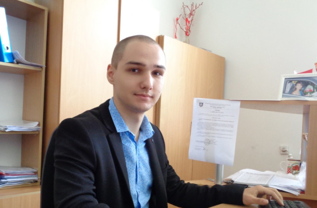 Ученик седна в директорския стол в ППМГ във Враца.