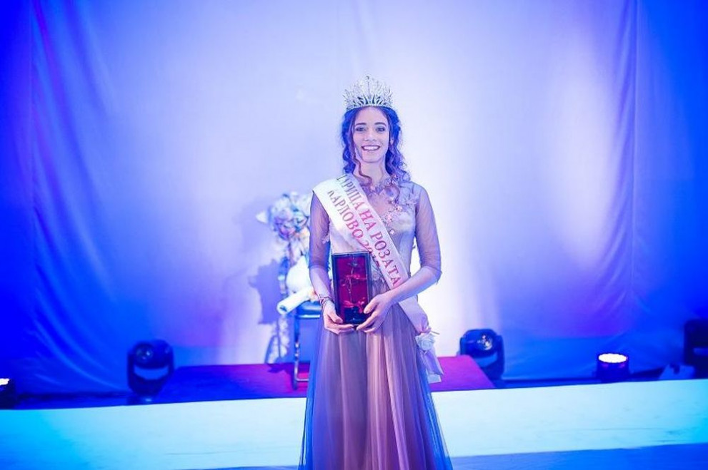 Христина Караколева е Царица на розата - Карлово 2017