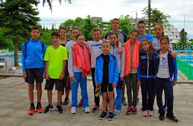 Сандански събра млади плувни надежди на състезание