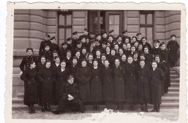 Ученическа униформа в Априловска гимназия. 1937 г.