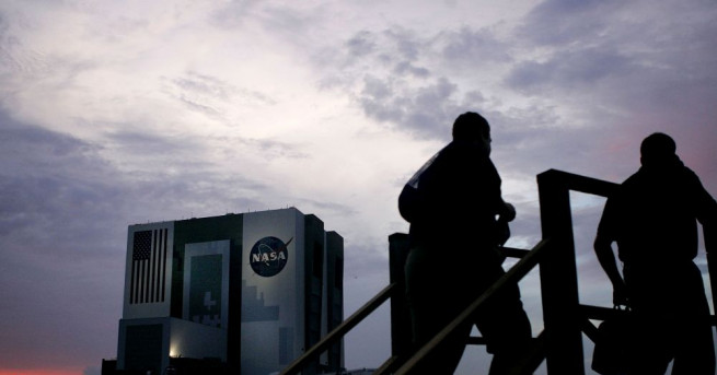 Ръководството на НАСА разглежда възможността да предаде в частни ръце