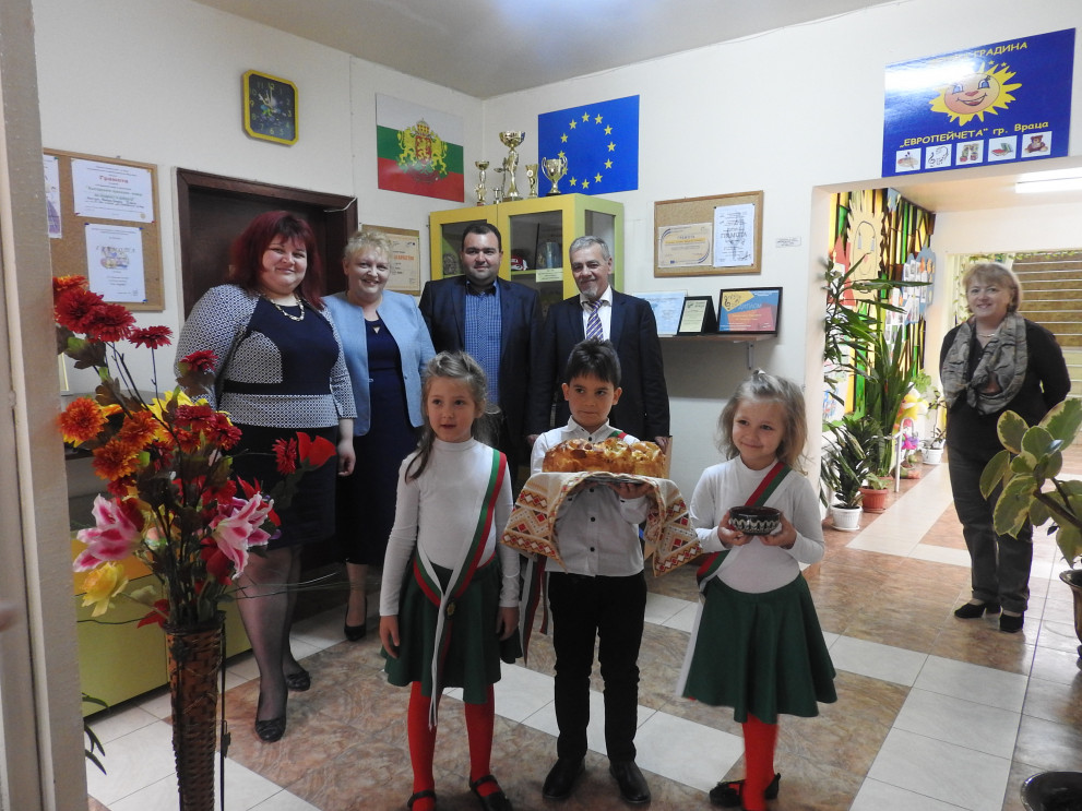 Посрещането в детска градина "Европейчета" във Враца.