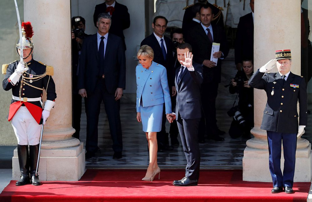 Президентът на Франция Еманюел Макрон и съпругата му Бриджит при встъпването в длъжност