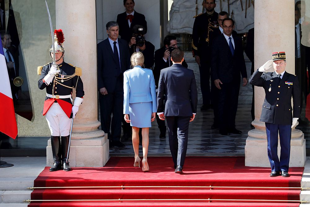 Новият президент на Франция Еманюел Макрон встъпи в длъжност