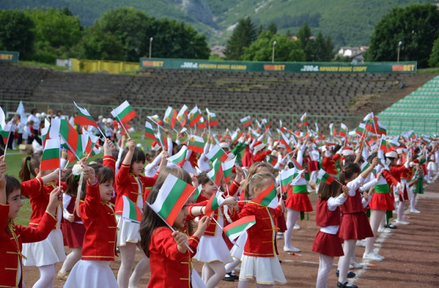 Спортният празник се проведе на стадион "Христо Ботев".