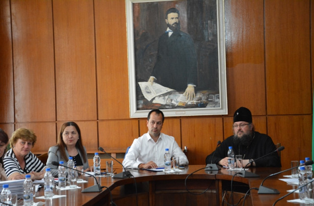 Първата обща инициатива на кмета Калин Каменов и врачанския митрополит Григорий бе срещата с директорите на училища във Враца.