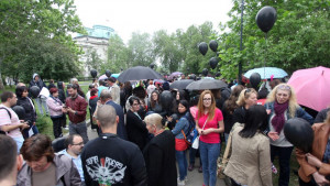 Черни балони и ковчег на протеста на родителите на деца