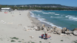 Подготовката на варненския плаж за сезон 2017