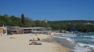 Подготовката на варненския плаж за сезон 2017