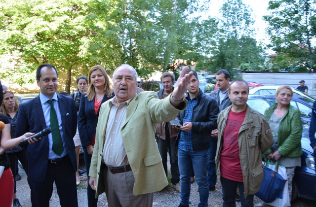 Кметът и председателят на сдружението на собствениците.