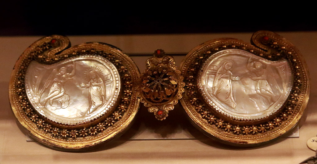 Красотата на накитите и българските народни носии в Етнографски музей София