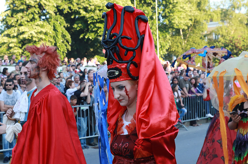 Карнавално шествие по улиците на Габрово
