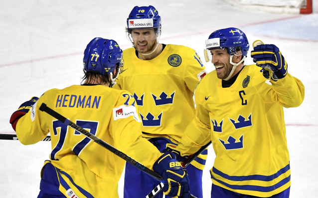 Защитаващият титлата си тим на Швеция победи олимпийския шампион Русия