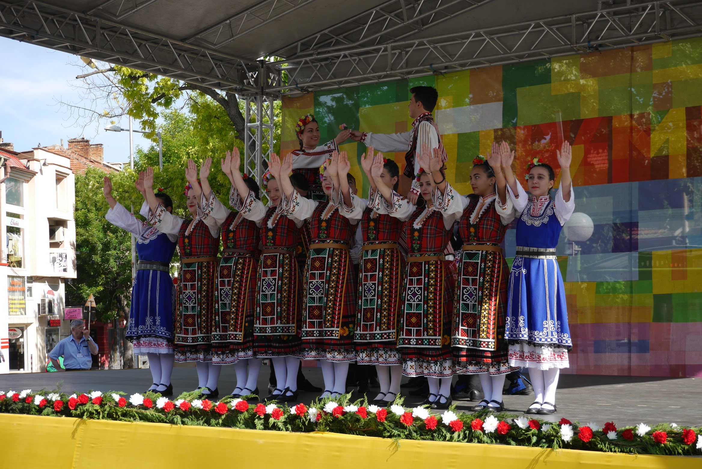 С богата празнична програма в Шумен отбелязаха празника