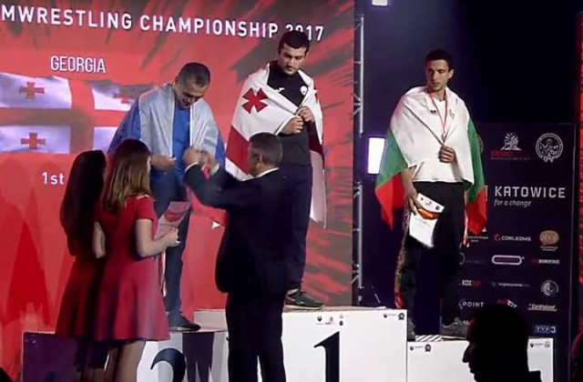 Три бронзови медала за представителите на СКХУ "Доростол 2011" в Европейското първенство по канадска борба в Катовице