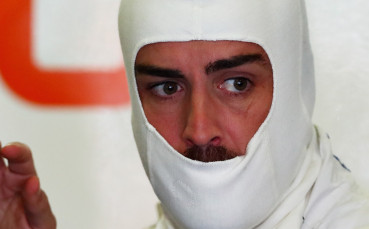 Алонсо остава във Ф1 и през 2018-а