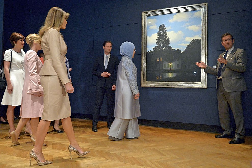 Първата дама на Франция Бриджит Макрон, първата дама на Турция Емине Ердоган, първата дама на САЩ Мелания Тръмп, белгийската кралица Матилда, Ингрид Шулеруд-Столтенберг (съпругата на генералния секретар на НАТО Йенс Столтенберг), Десислава Радева (съпругата на българския президент Румен Радев), Амери Дербодренгиен (съпруга на белгийския премиер Шарл Мишел), Готие Дестене (съпруг на премиера на Люксембург Готие Дестене), Мойка Стропник (съпруга на словенския премиер Мирослав Церар), първата дама на Исландия Тора Маргрет Балдвинсдотир