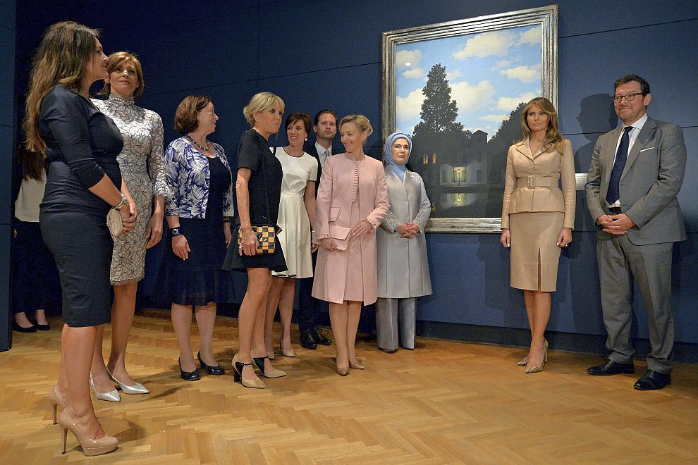 Първата дама на Франция Бриджит Макрон, първата дама на Турция Емине Ердоган, първата дама на САЩ Мелания Тръмп, белгийската кралица Матилда, Ингрид Шулеруд-Столтенберг (съпругата на генералния секретар на НАТО Йенс Столтенберг), Десислава Радева (съпругата на българския президент Румен Радев), Амери Дербодренгиен (съпруга на белгийския премиер Шарл Мишел), Готие Дестене (съпруг на премиера на Люксембург Готие Дестене), Мойка Стропник (съпруга на словенския премиер Мирослав Церар), първата дама на Исландия Тора Маргрет Балдвинсдотир