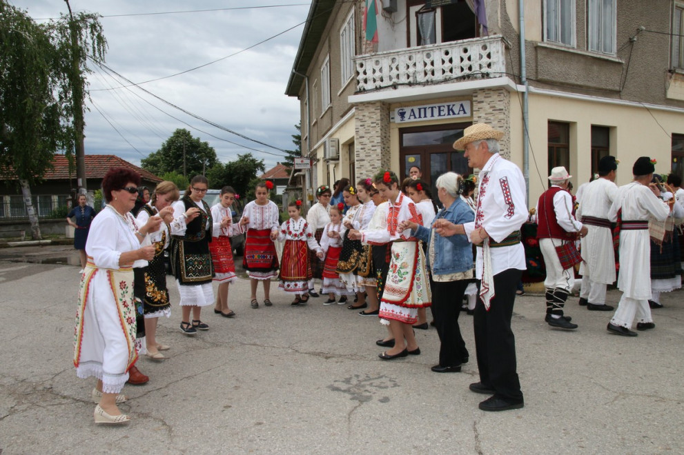 Фестивалът "От раклата на баба" зарадва жители на община Видин.