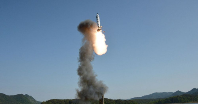 Северна Корея е на броени месеци от това да се