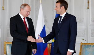 Владимир Путин и Емануел Макрон