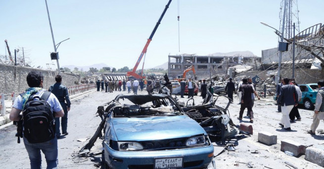 Най малко 10 души загинаха при терористичен акт в афганистанската