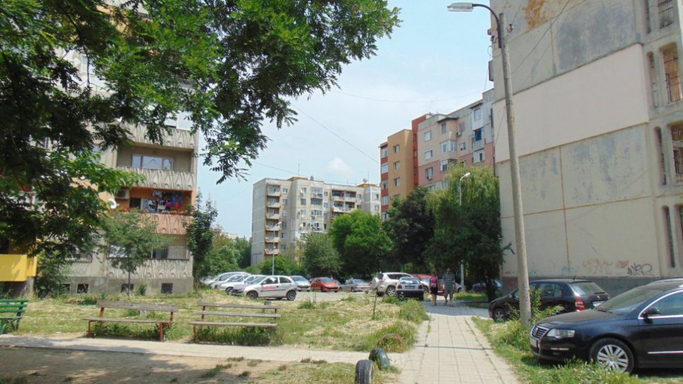 Бивш военен простреля мъж и двата му питбула в Пловдив