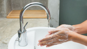 миене на ръце