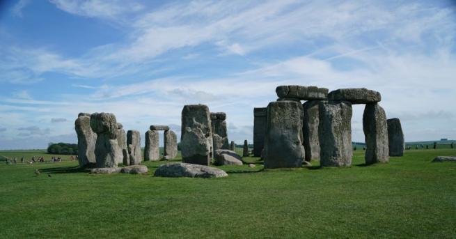 Гигантските каменни блокове за построяването на най известния мегалитен паметник в