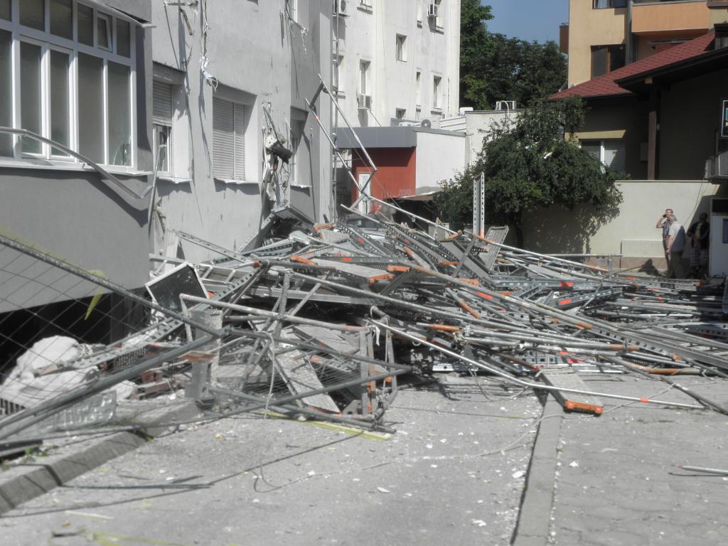 Няма данни младежът който вчера загина на строителен обект в